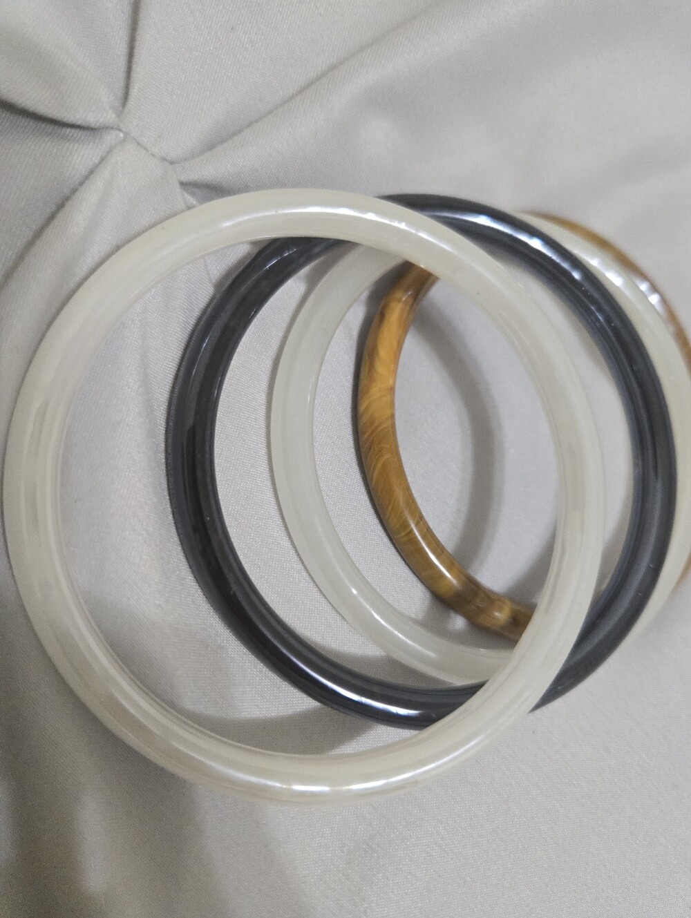 Set of 4 Glass Bangle Bracelets - Picture 5 of 12